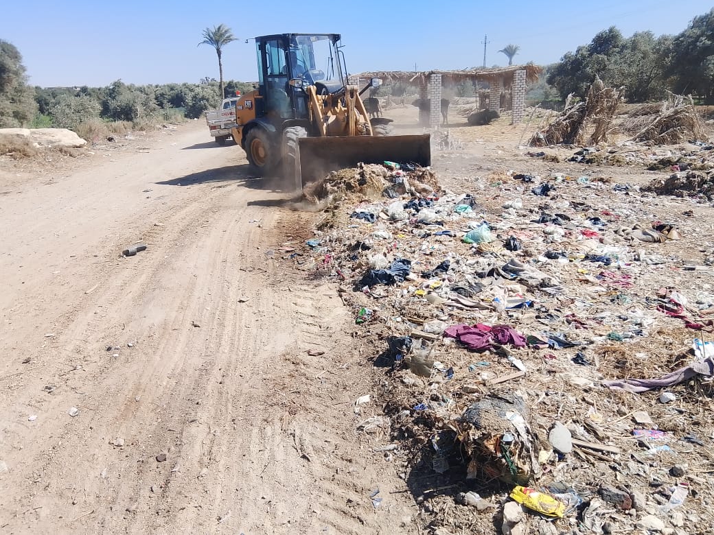 حملات مكثفة للنظافة وتمهيد الطرق وصيانة الإنارة بمركز يوسف الصديق
