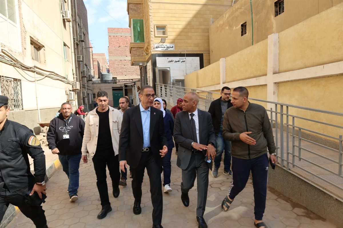 جانب من زيارة محافظ الجيزة مستشفى أبو النمرس