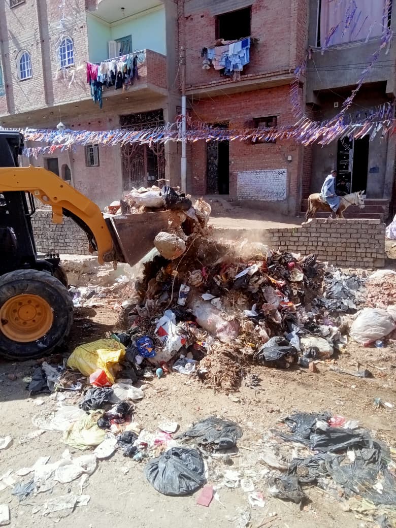 حملات مكثفة للنظافة ورفع الإشغالات وتحسين المظهر الحضاري بمركز ومدينة إطسا
