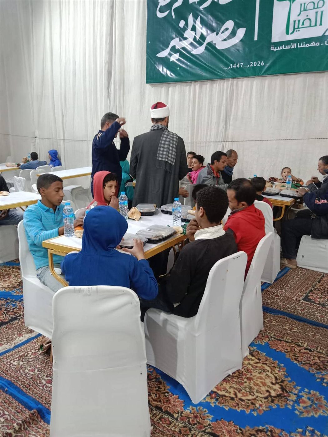 أوقاف الفيوم تقيم خيمة إفطار صائم بالتعاون مع مؤسسة