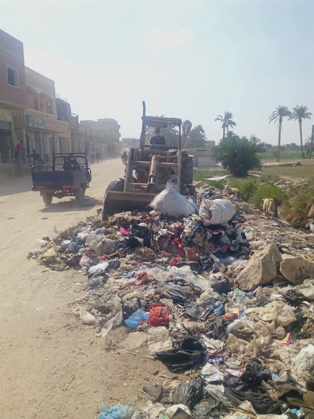حملات مكثفة للنظافة العامة ورفع الإشغالات بمركز ومدينة سنورس