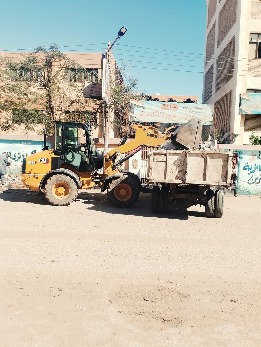 حملات مكثفة للنظافة العامة ورفع الإشغالات بمركز ومدينة سنورس