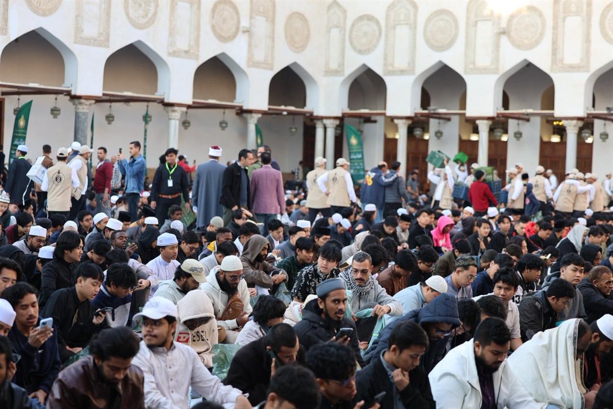 الإفطار الجماعي بصحن الجامع الأزهر
