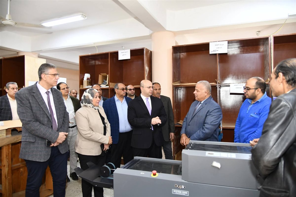 محافظ الفيوم يتفقد سير العملية التعليمية بمدرسة الثانوية للبنات ويشيد بالانضباط وتفعيل الأنشطىة ومبادرات الذكاء الاصطناعي