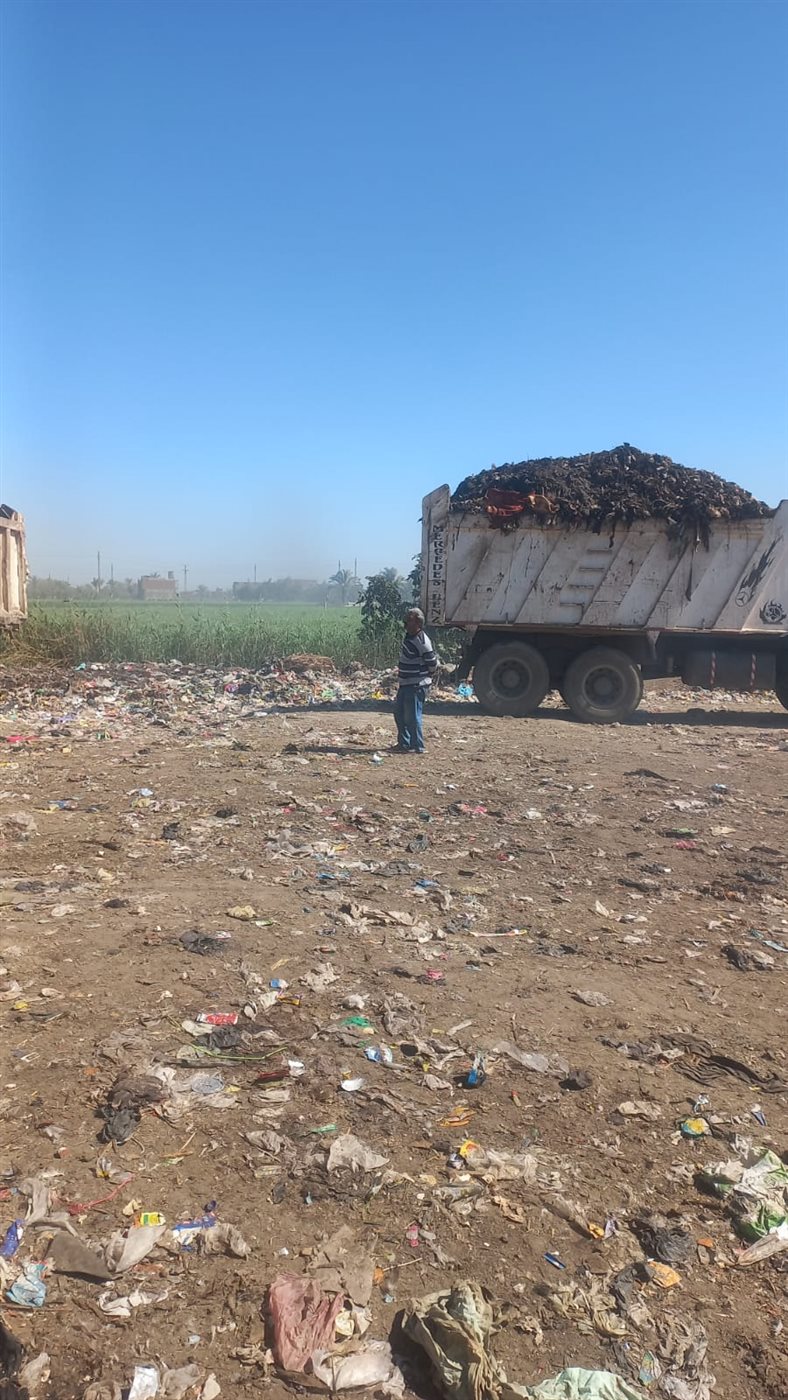 استجابة سريعة..محافظ الفيوم يوجه برفع تراكمات القمامة أمام محطة الصرف الصحي بقرية دفنو بإطسا