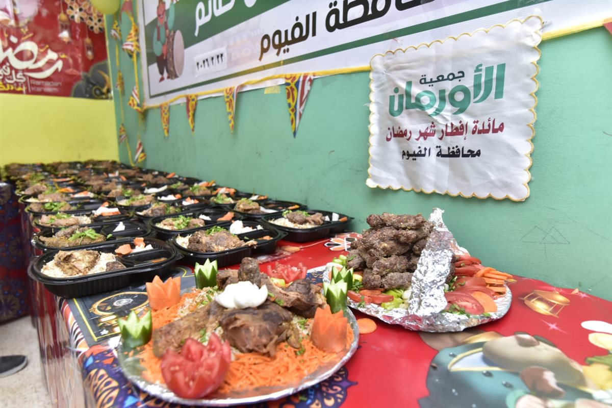 بالتزامن مع أجواء الشهر الفضيل.. توزيع وجبات إفطار بمحافظة الفيوم