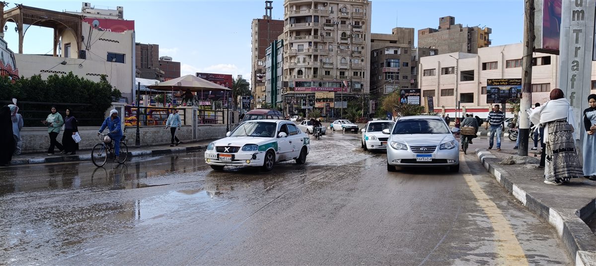 أمطار غزيرة تضرب محافظة الفيوم وتغرق الشوارع&nbsp;