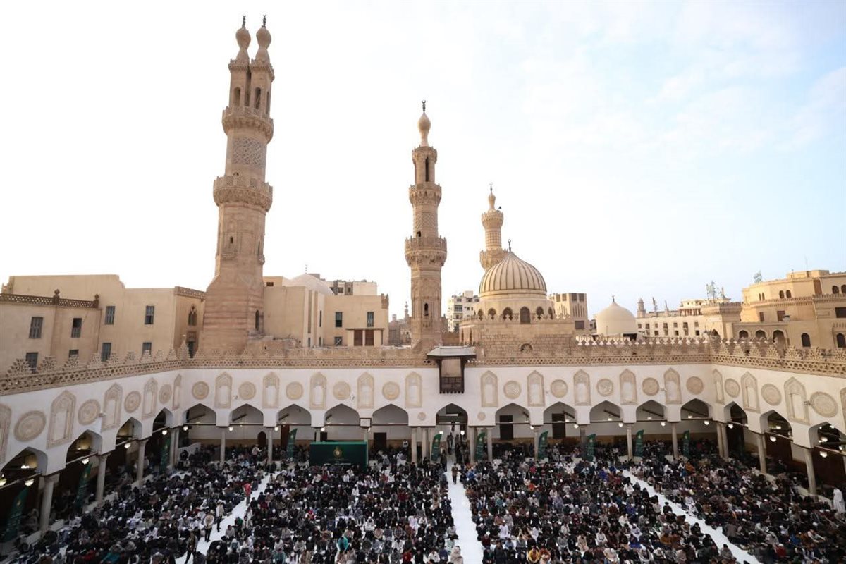 الجامع الأزهر يقدم 10 آلاف وجبة يوميًّا للطلاب الوافدين