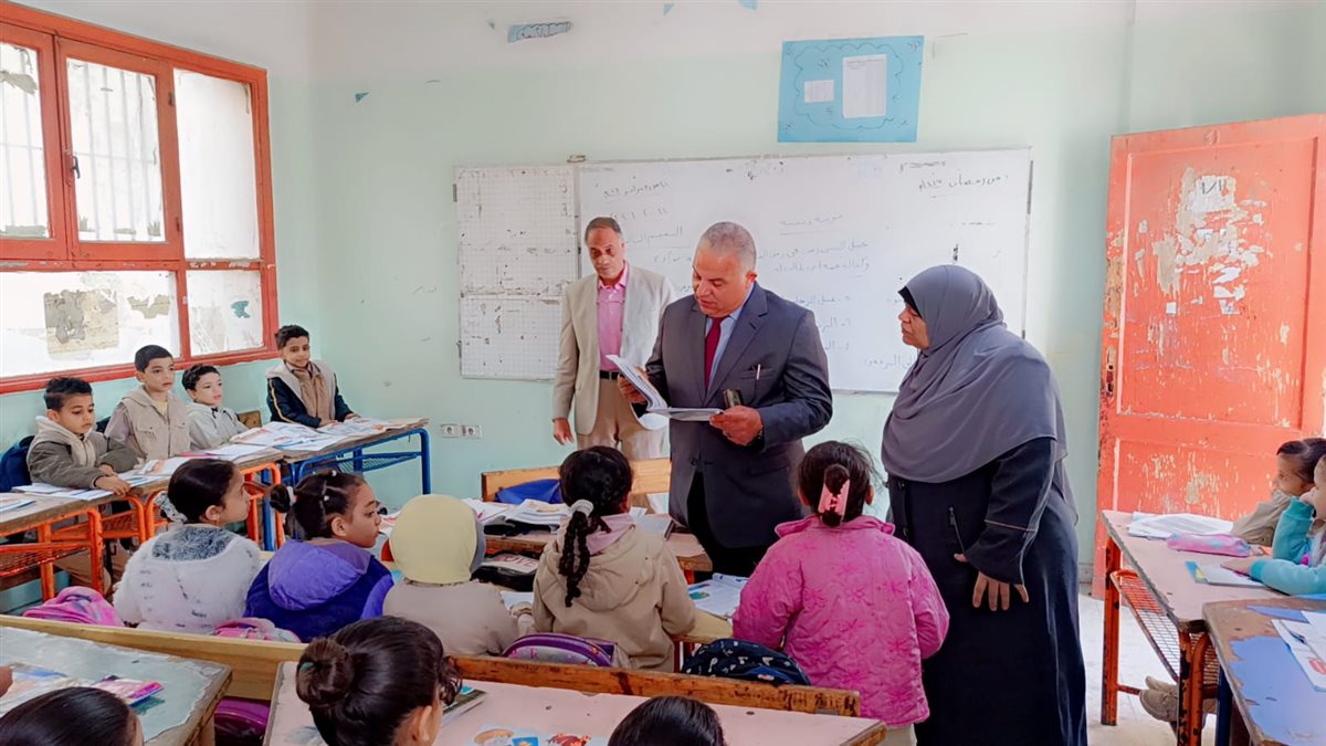 &nbsp;قبيصي: يتابع مستوى الطلاب داخل الفصول ويؤكد على أن 