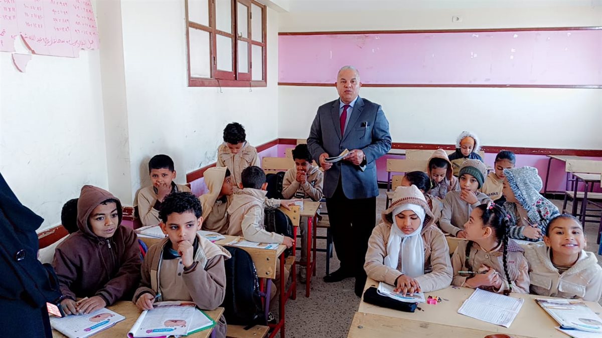 &nbsp;قبيصي: يتابع مستوى الطلاب داخل الفصول ويؤكد على أن 