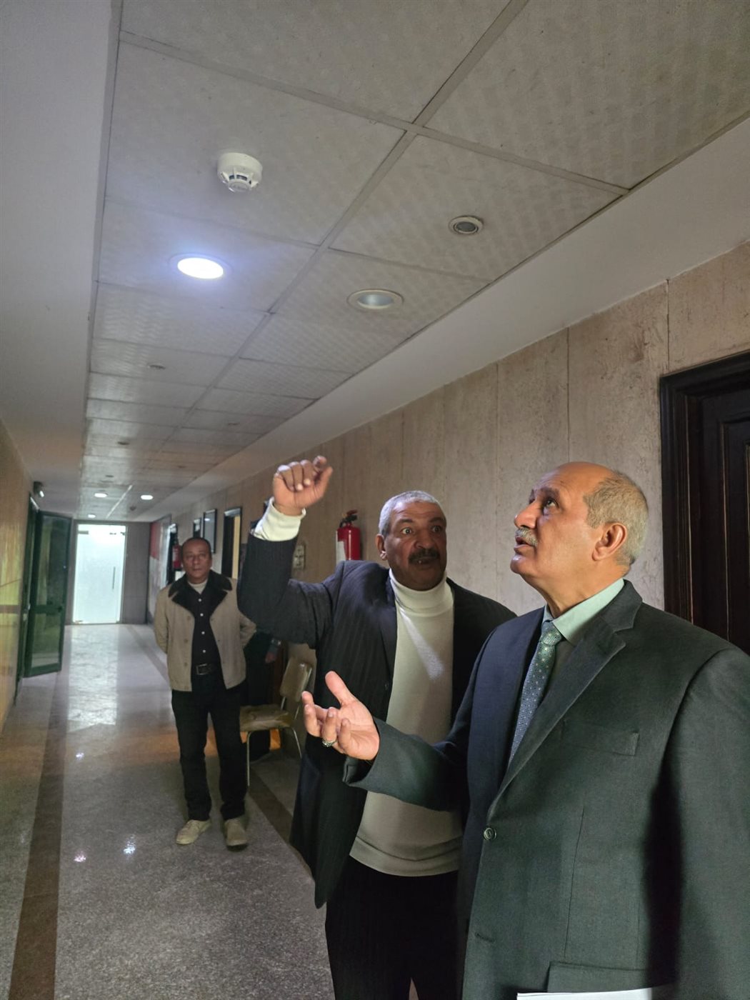 السكرتير العام:يتفقد عددًا من إدارات ديوان عام المحافظة ويشدد على ضرورة الانضباط الإداري