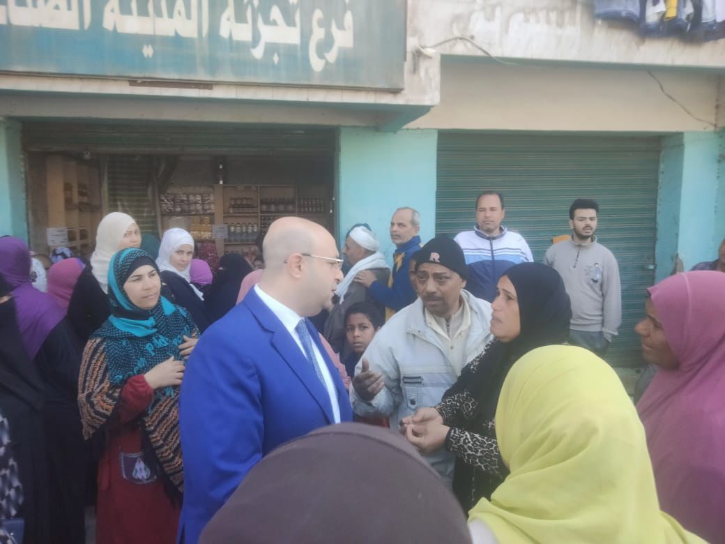 محافظ الفيوم يفاجئ شوارع العاصمة ويحيل رئيس حي غرب للتحقيق