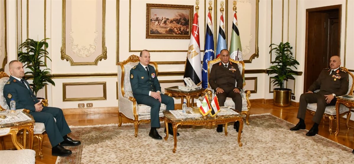 وزير الدفاع وقائد الجيش اللبناني