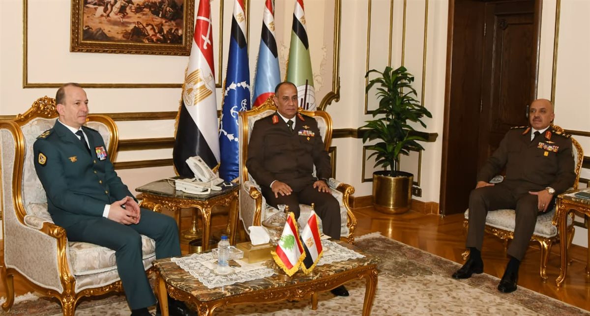 وزير الدفاع وقائد الجيش اللبناني