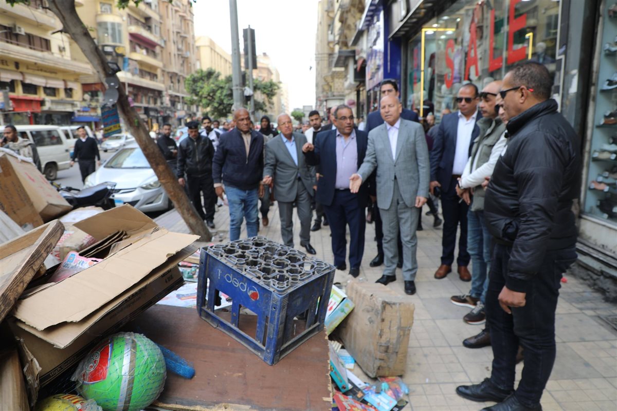 جانب من جولة محافظ القاهرة بشوارع وسط المدينة