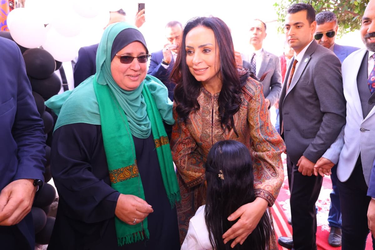 جانب من زيارة وزيرة التضامن لوحدة إطعام الحاجه عزيزة