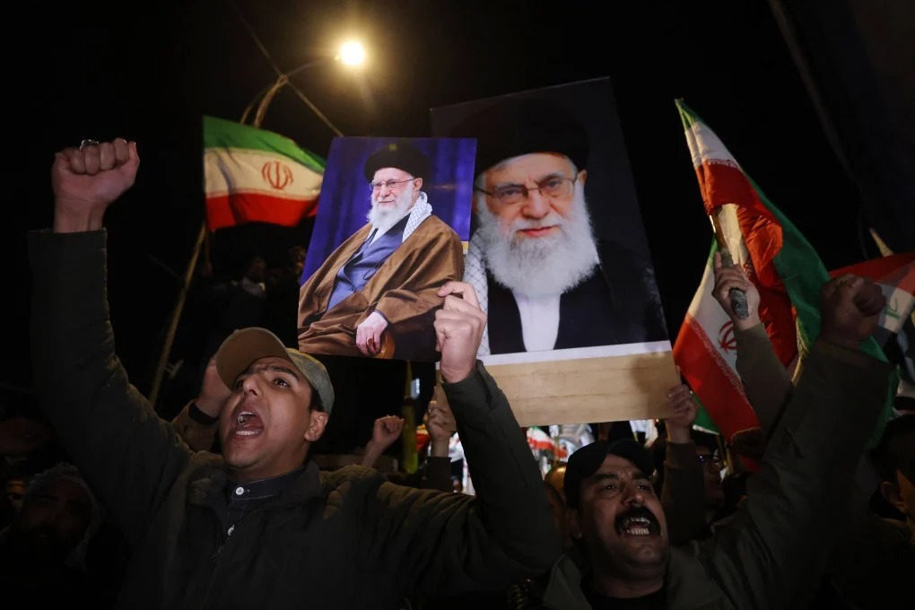 الإيرانيون ينعون وفاة المرشد الأعلى علي خامنئي