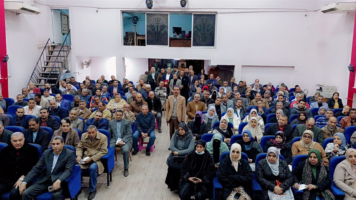&nbsp;قبيصي يعقد اجتماعًا موسعًا لمديري مدارس شرق وغرب الفيوم ويؤكد: الانضباط أولوية لا تقبل التهاون