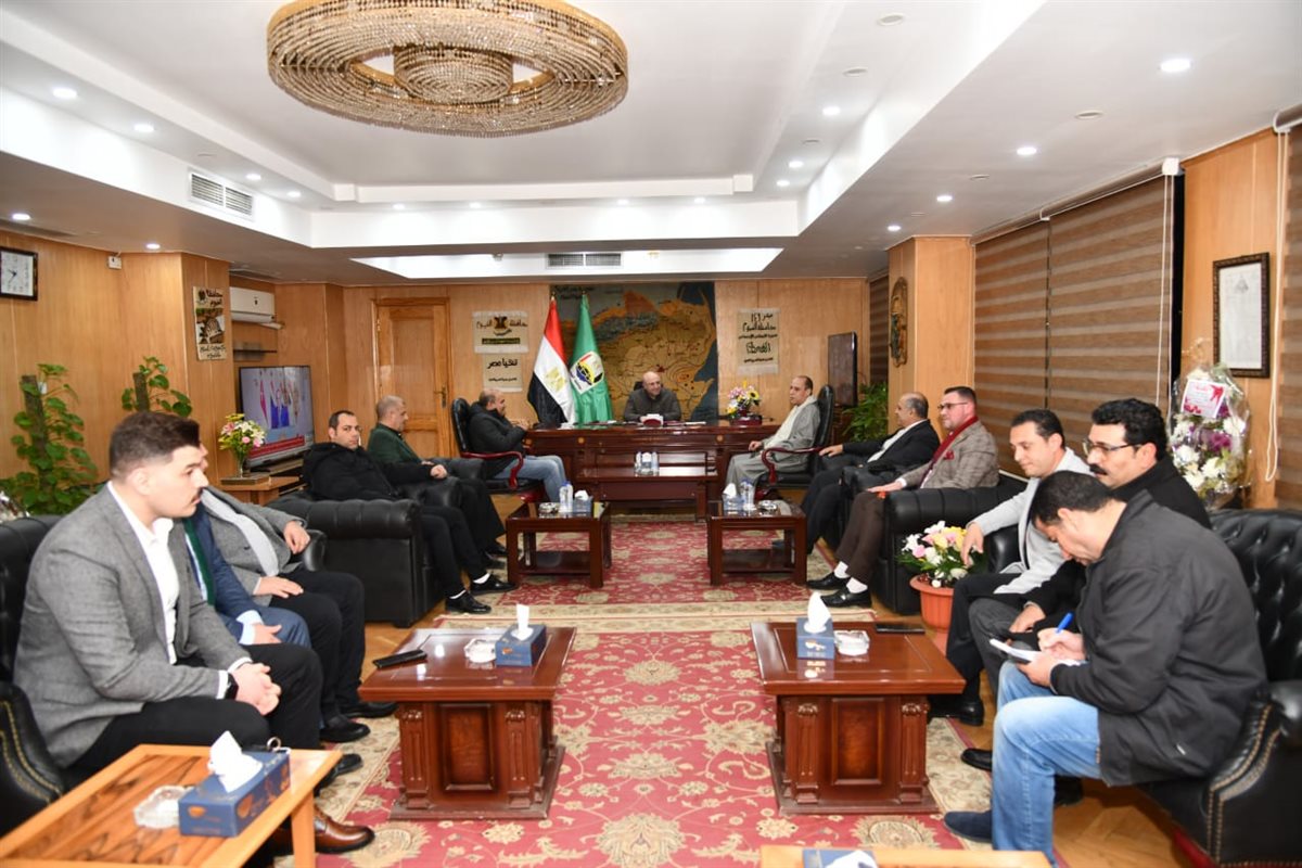 محافظ الفيوم يستقبل وفد حزب الشعب الجمهوري للتهنئة بتجديد ثقة القيادة السياسية