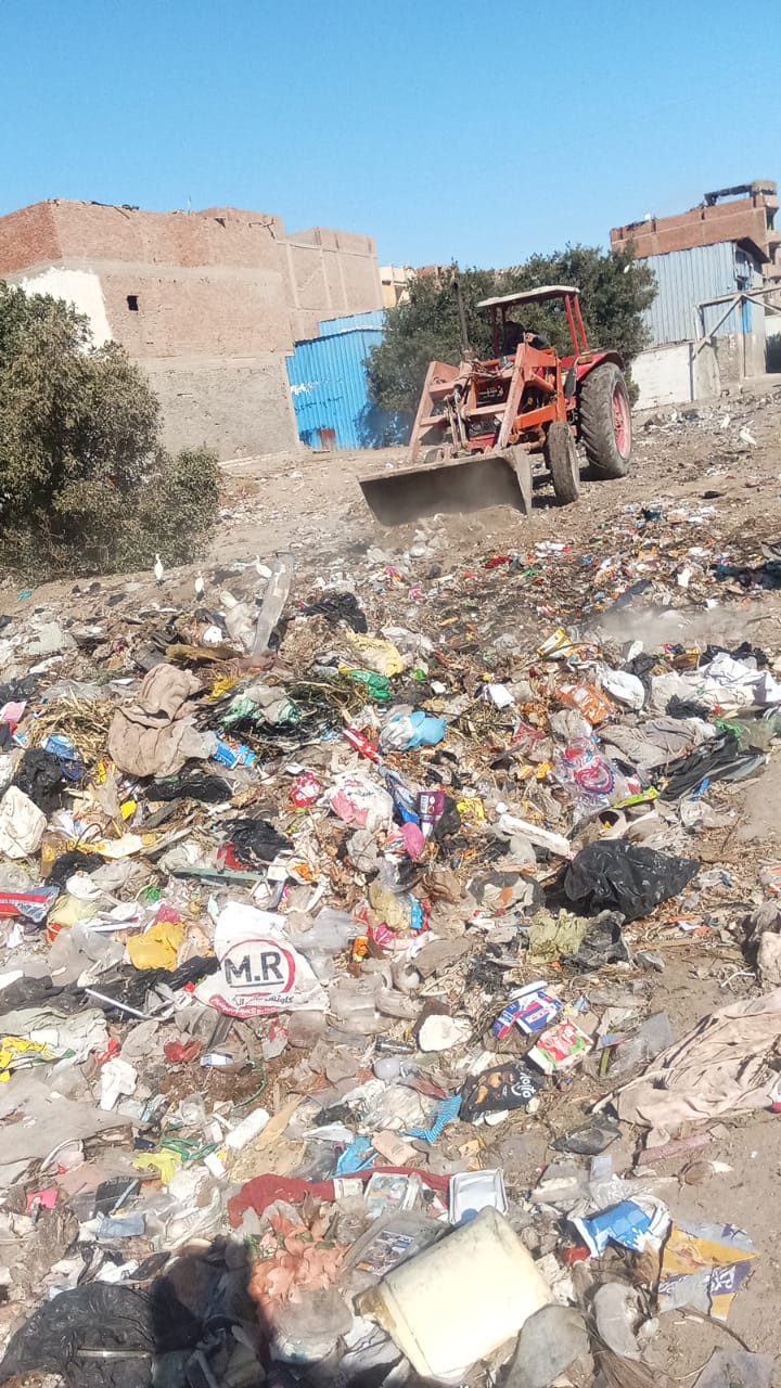 حملات للنظافة العامة ورفع الإشغالات وتجميل الشوارع بمركزي الفيوم ويوسف الصديق
