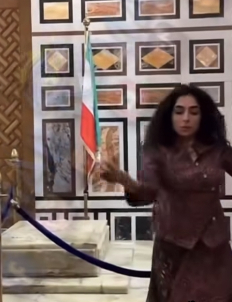 مقطع متداول لرقص فتاة بمسجد الرفاعي
