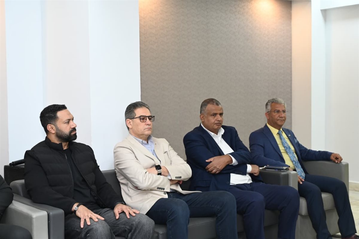 وزير الرياضة يلتقي مجلس إدارة النادي الإسماعيلي