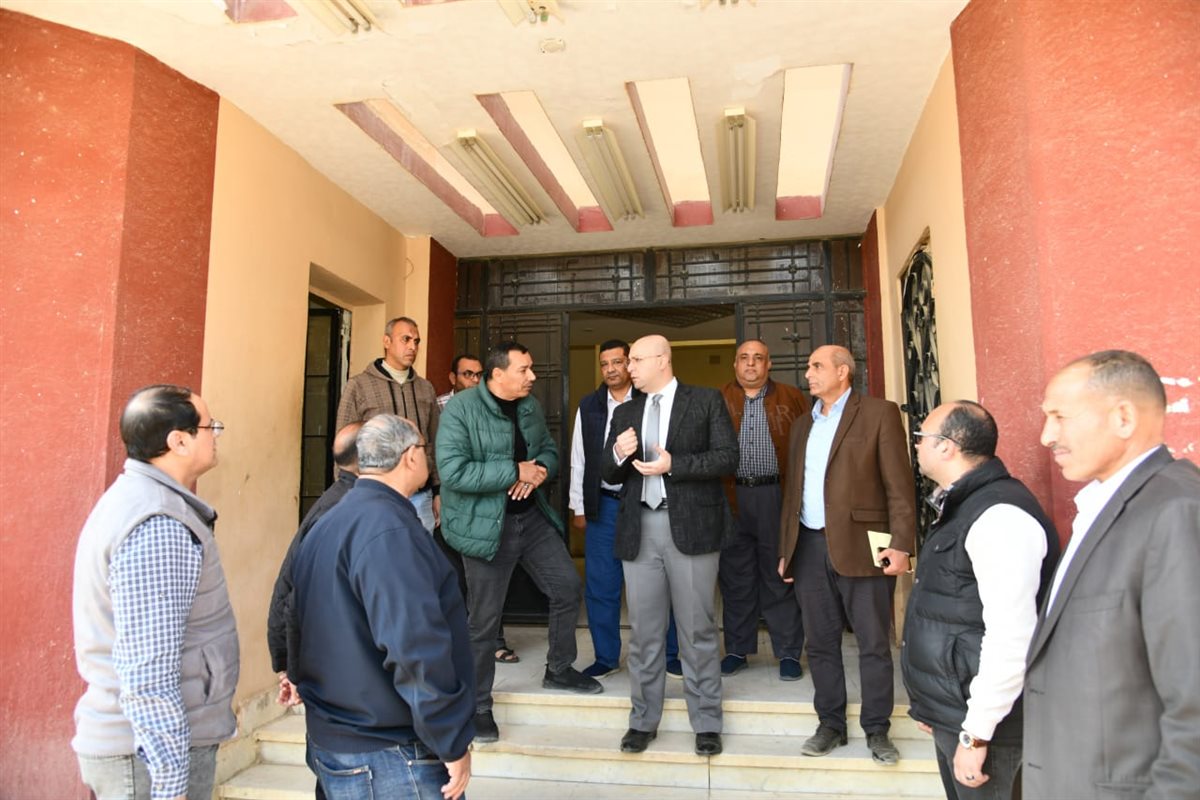 محافظ الفيوم يتابع سير العمل بمنطقة كوم أوشيم الصناعية.. ويؤكد على تذليل العقبات أمام المستثمرين<br>&nbsp;