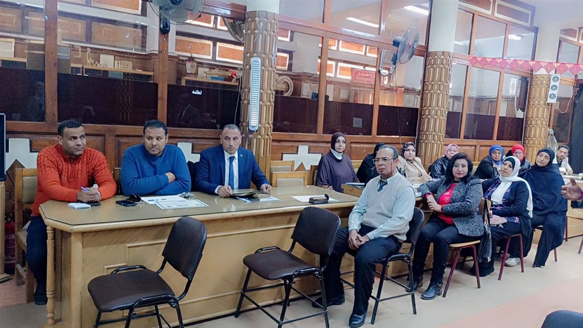 تعليم الفيوم يكرم مديري المدارس المتميزين ويطلق برامج تدريبية لتطوير القيادة المدرسية