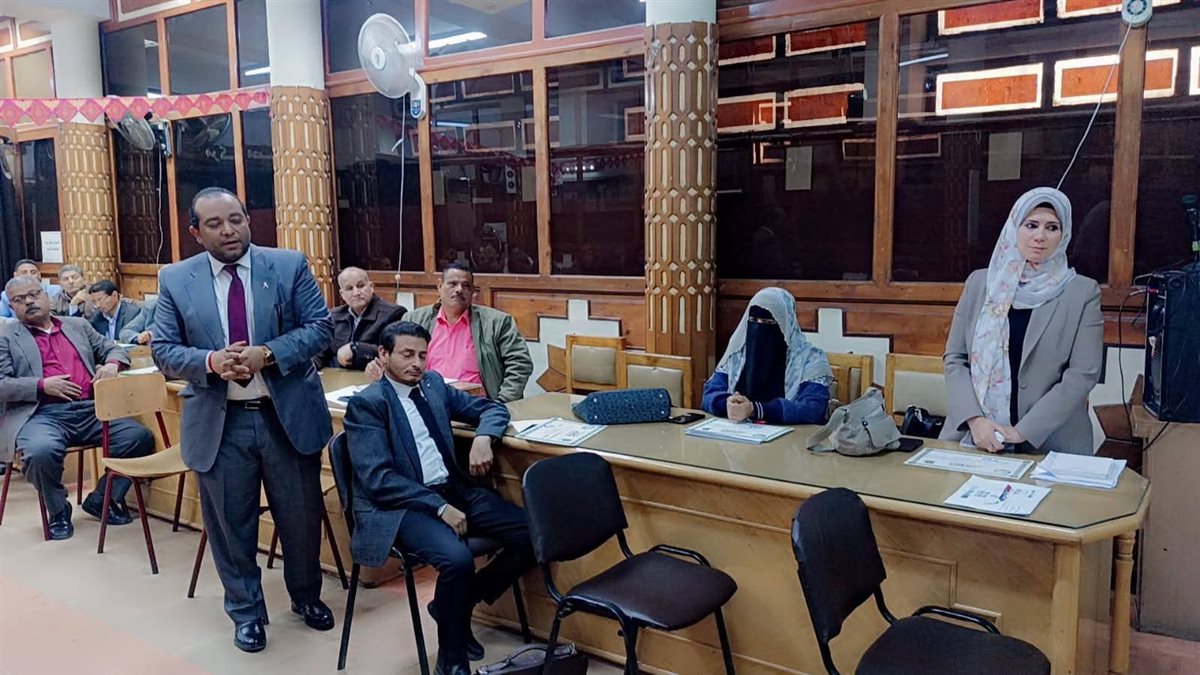تعليم الفيوم يكرم مديري المدارس المتميزين ويطلق برامج تدريبية لتطوير القيادة المدرسية