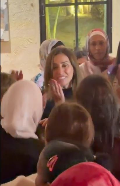 دينا الشربيني تحتفل مع أيتام 