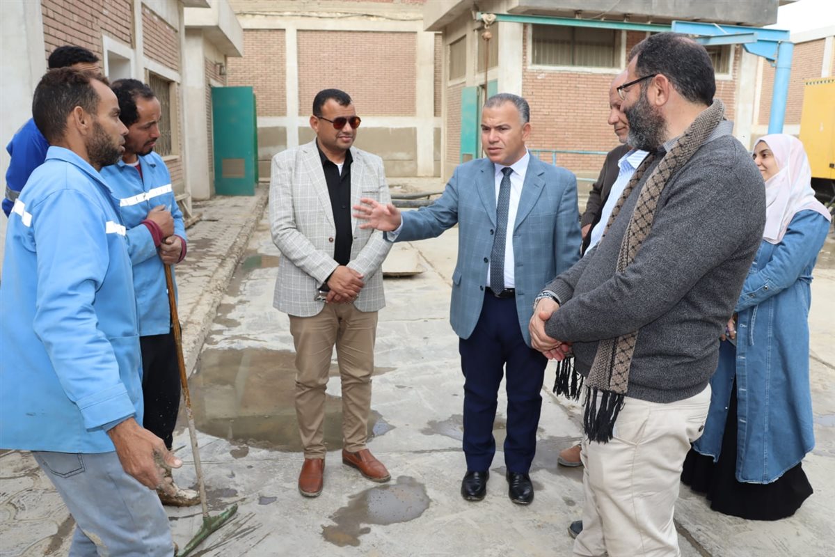 رئيس مياه الفيوم يكافئ عمال محطة رفع صرف صحي كوم أوشيم 2 تقديراً لجهودهم&nbsp;