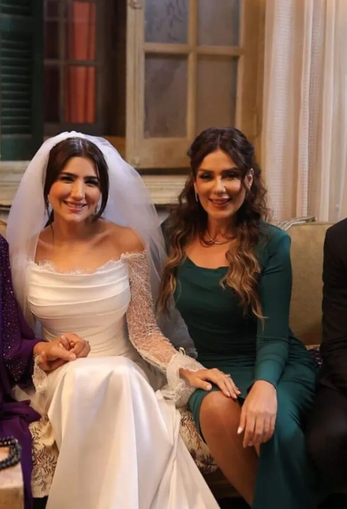 فستان زفاف مي عمر