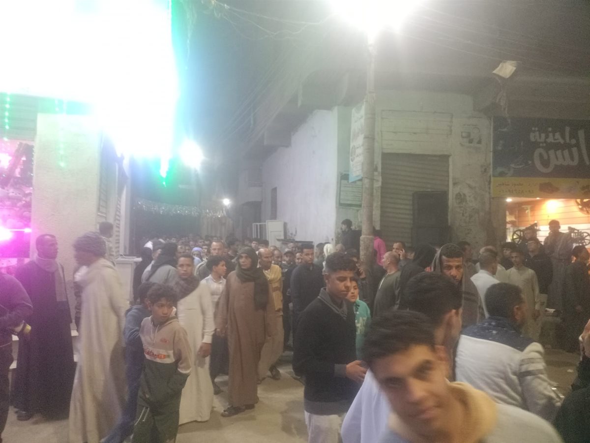 تشييع جثمان الشيخ محمد عجمي بقرية ترسا بعد وفاته دهسًا عقب إمامته المصلين في التهجد