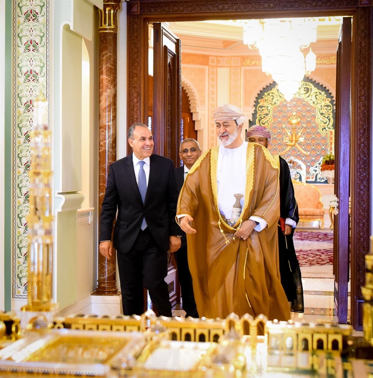 <strong>وزير الخارجية ينقل رسالة تضامن إلى سلطان عُمان ويبحث جهود احتواء التصعيد الإقليمي</strong>