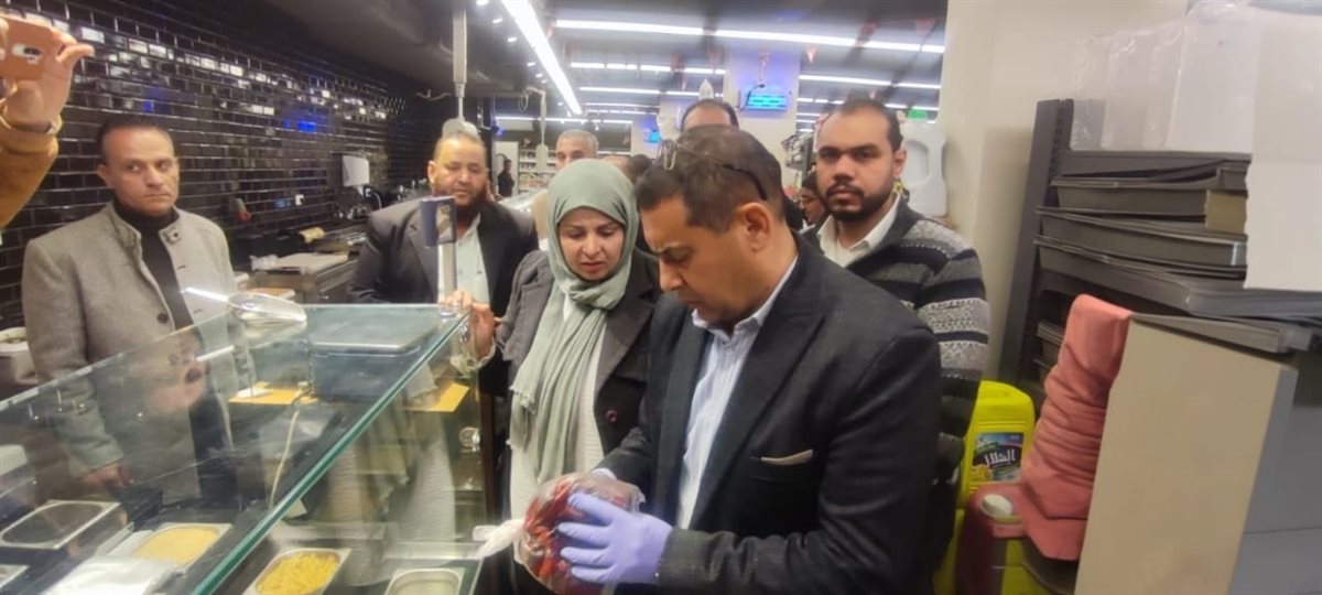 سكرتير عام مساعد الفيوم يتفقد عدداً من محطات الوقود ومواقف سيارات الأجرة بمركزي أبشواي&nbsp;