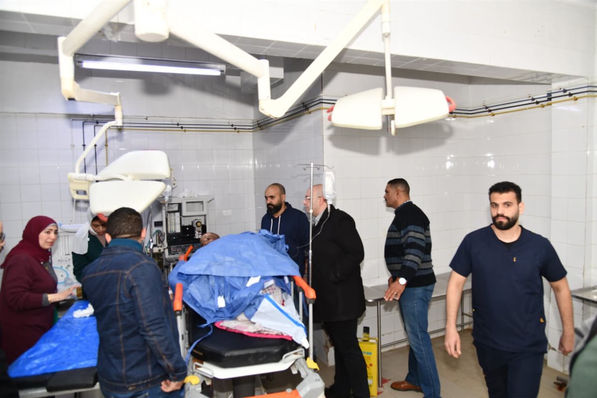 محافظ الفيوم ومدير الأمن يزوران المستشفى العام لمتابعة حالة مصابي حادث انفجار اسطوانة بوتاجاز <br>