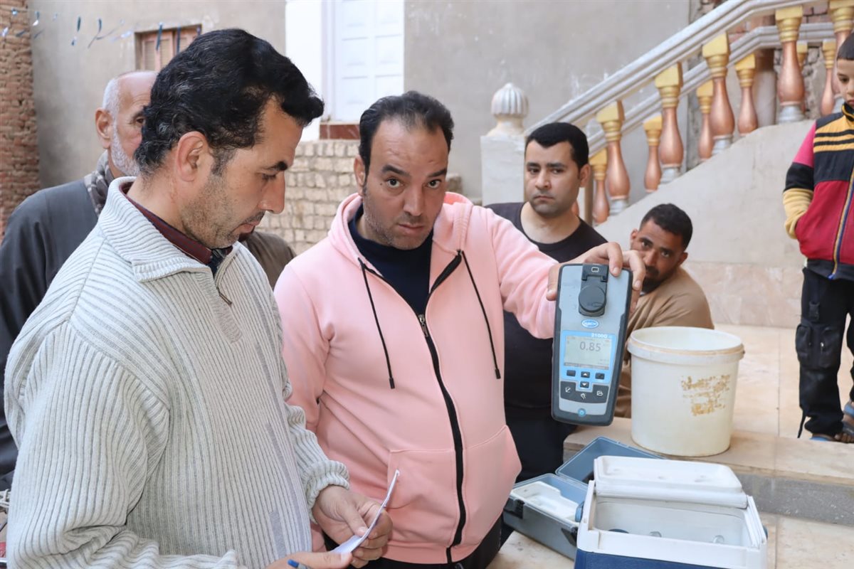 رئيس مياه الفيوم: يلتقي أهالي كفر أبوشنب بجردو ويوجه بحل فوري لمشكلة الصرف الصحي
