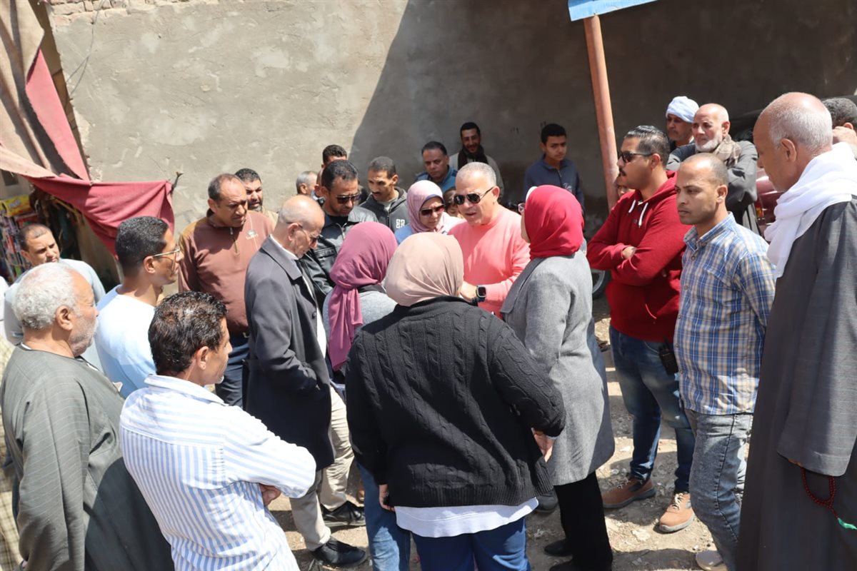 رئيس مياه الفيوم: يلتقي أهالي كفر أبوشنب بجردو ويوجه بحل فوري لمشكلة الصرف الصحي
