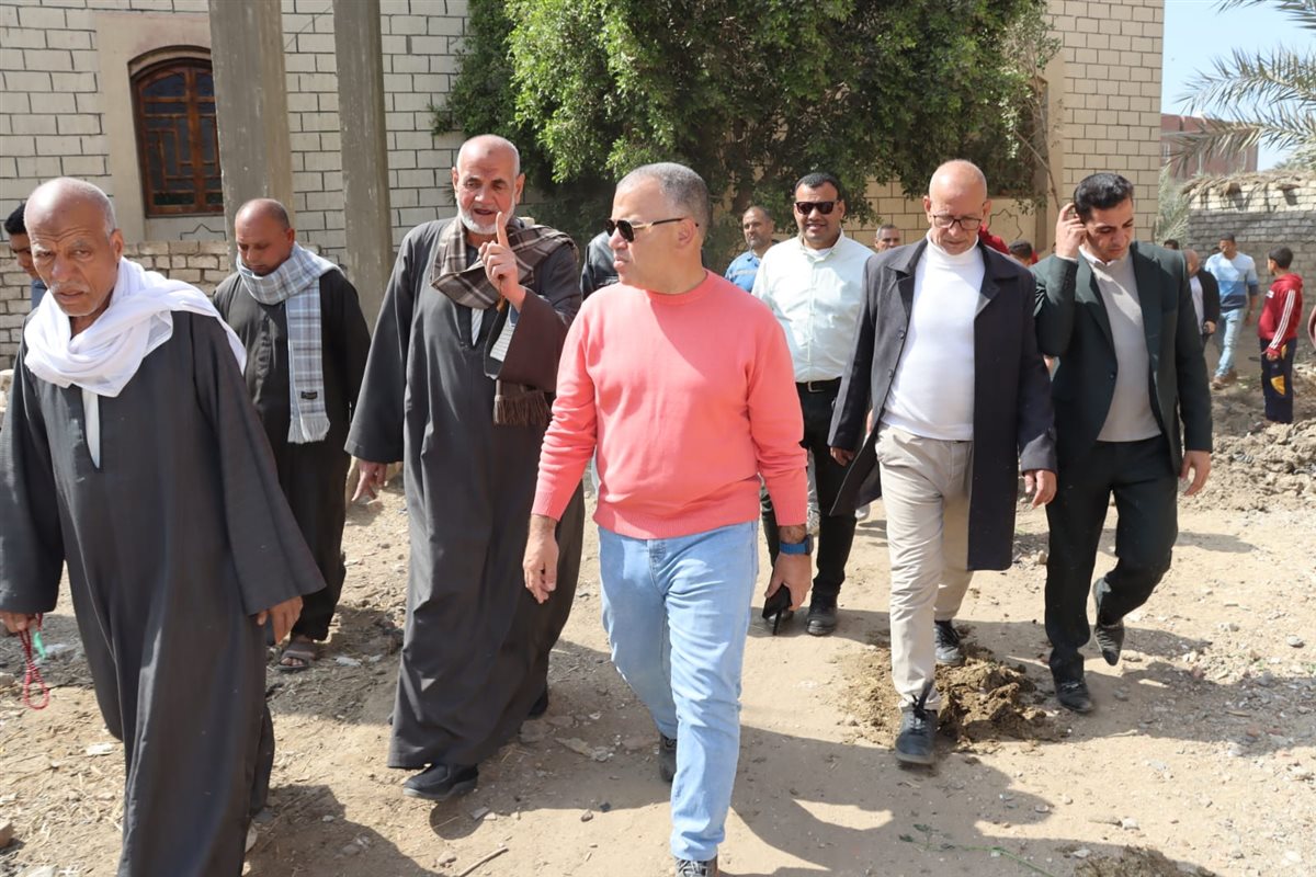 رئيس مياه الفيوم: يلتقي أهالي كفر أبوشنب بجردو ويوجه بحل فوري لمشكلة الصرف الصحي