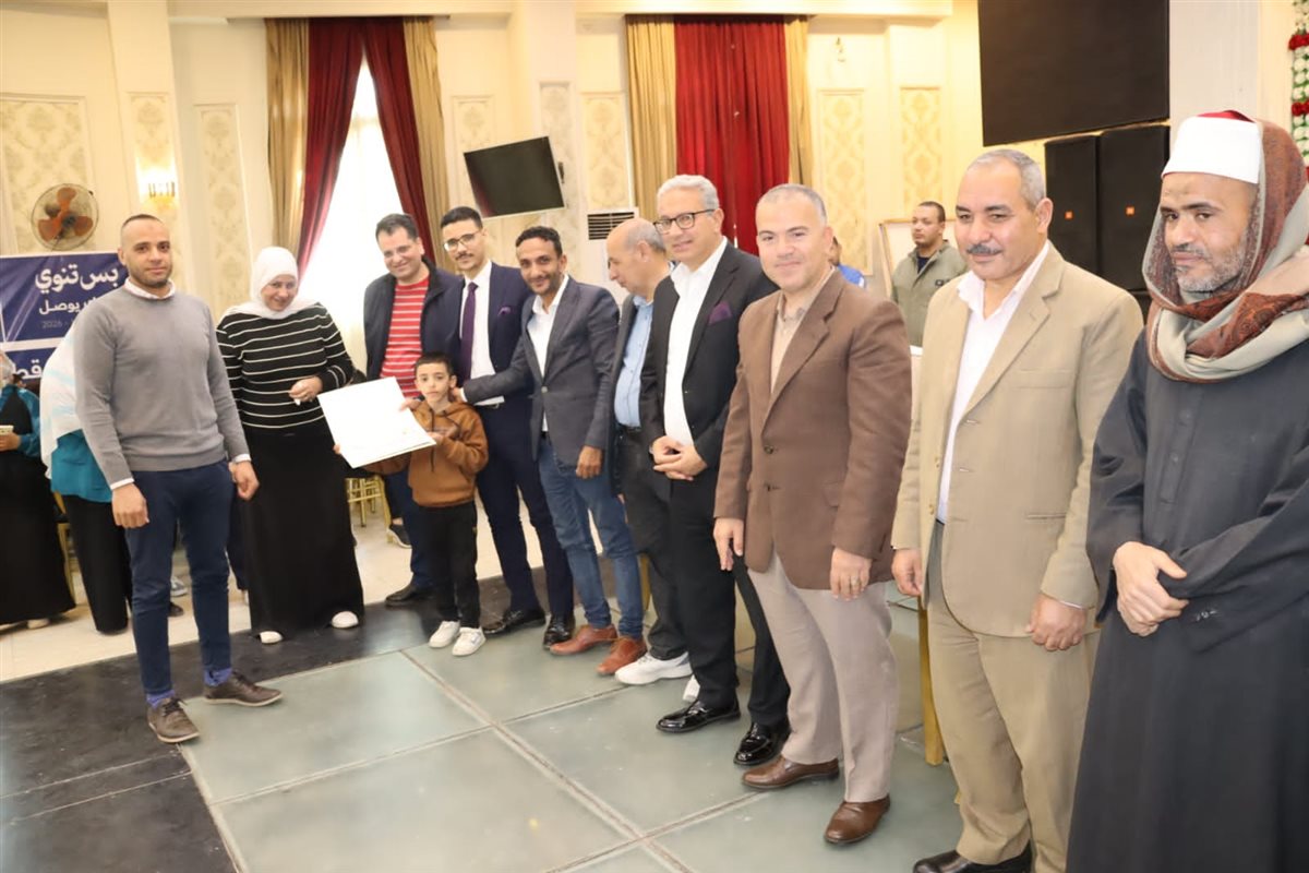 رئيس مياه الفيوم يكرم 50 من أبناء العاملين حفظة القرآن الكريم