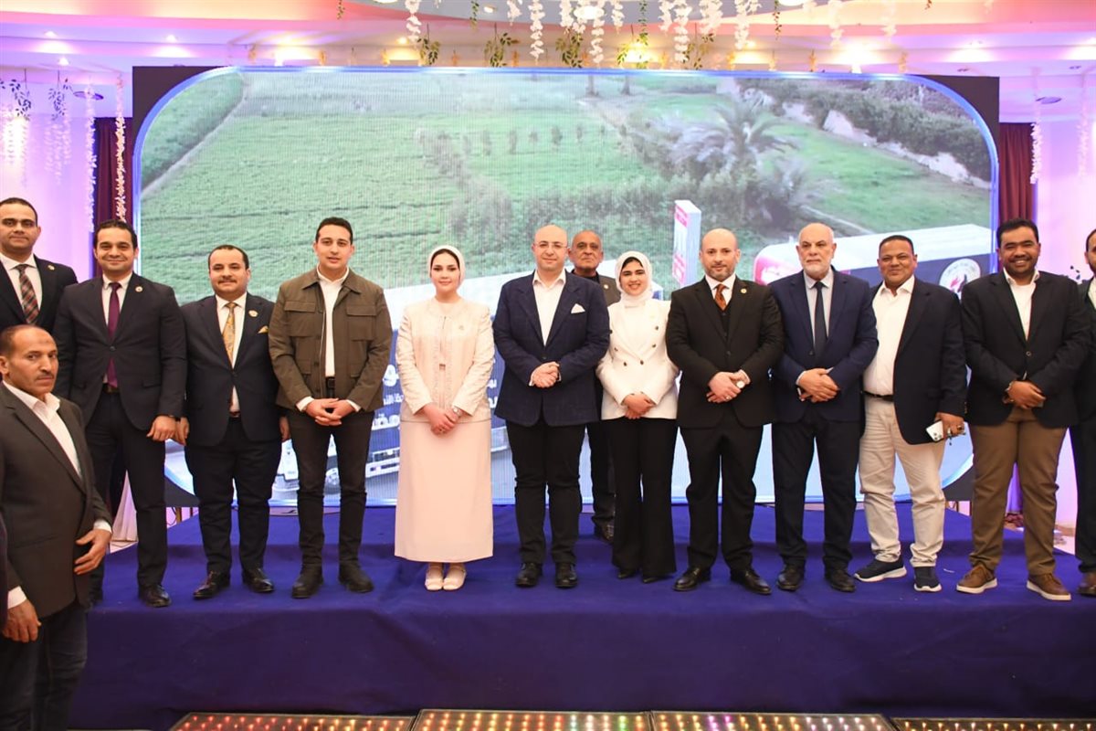 محافظ الفيوم يختتم ليالي شهر رمضان بمشاركة عمال المحافظة إفطارهم الجماعي