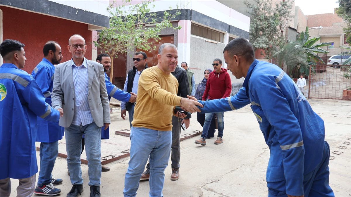 رئيس مياه الفيوم يتابع انتظام العمل بمحطات وشبكات مياه الشرب والصرف الصحي بمركز سنورس
