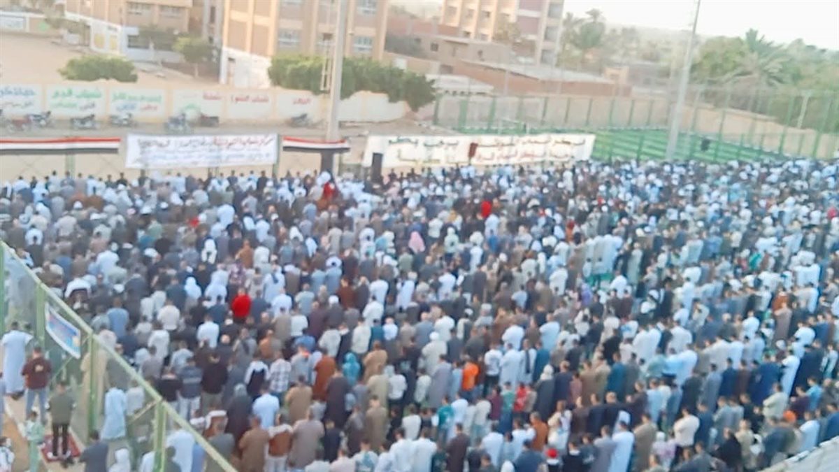 مراكز الشباب بالفيوم تستقبل الاف المصليين لأداء صلاة عيد الفطر المبارك في الساحات