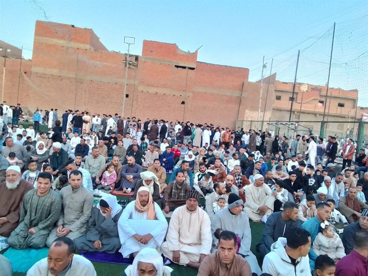 مراكز الشباب بالفيوم تستقبل الاف المصليين لأداء صلاة عيد الفطر المبارك في الساحات