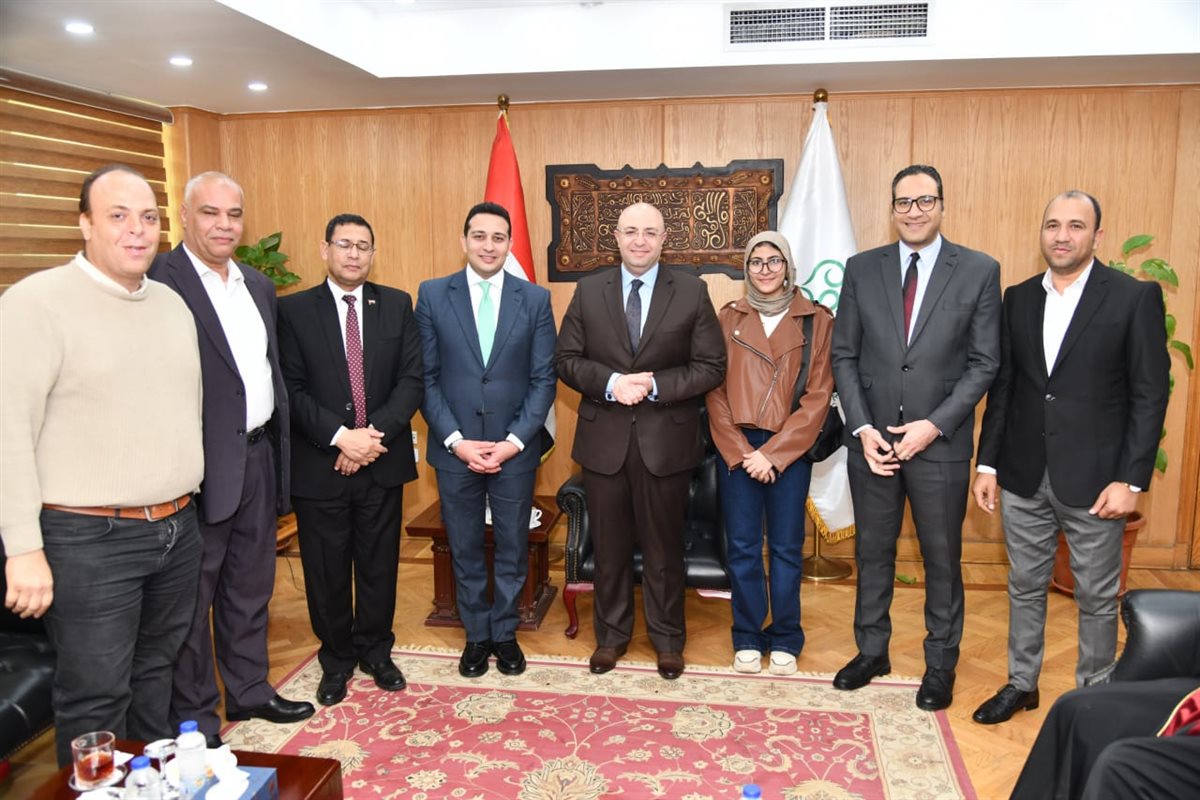 محافظ الفيوم يستقبل المهنئين بعيد الفطر المبارك