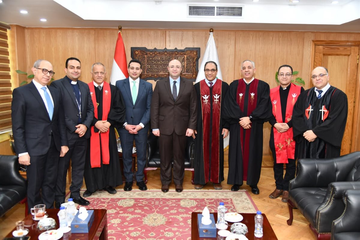 محافظ الفيوم يستقبل المهنئين بعيد الفطر المبارك