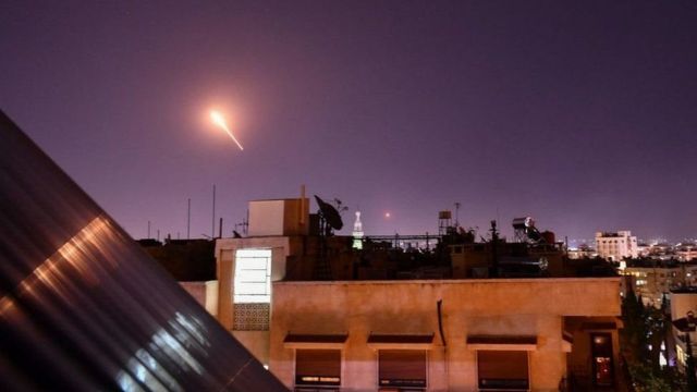 إيران تشن هجمات صاروخية مكثفة على إسرائيل