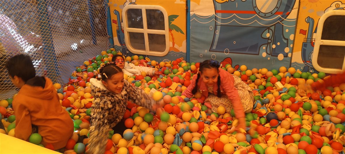 فرحة وسعادة الأطفال في 