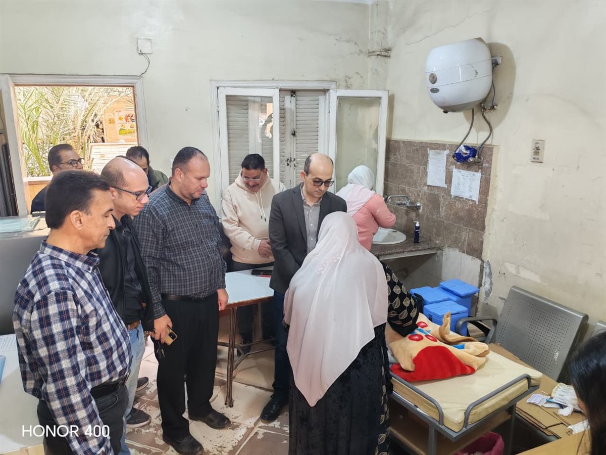مرور مفاجئ من رئيس قطاع الطب الوقائى بوزارة الصحة على صحة الفيوم