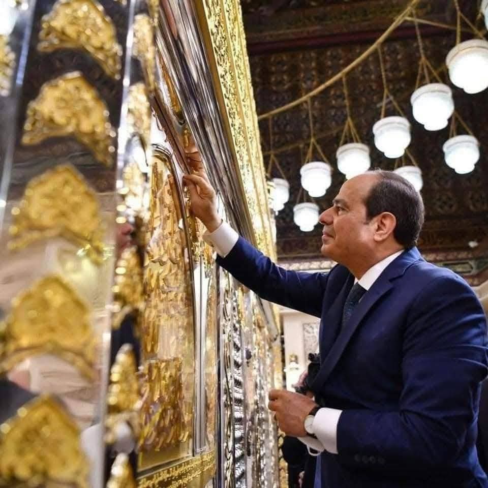 الرئيس السيسي ومقام الإمام الحسين&nbsp;